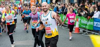 Alan Hunter ran the London Marathon for his Dad and Rennie Grove Hospice Care