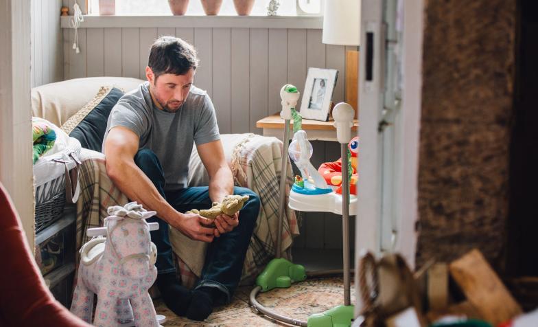 Find information on how to approach supporting bereaved employees, including bereavement leave, what to say, returning to work, and common responses to grief