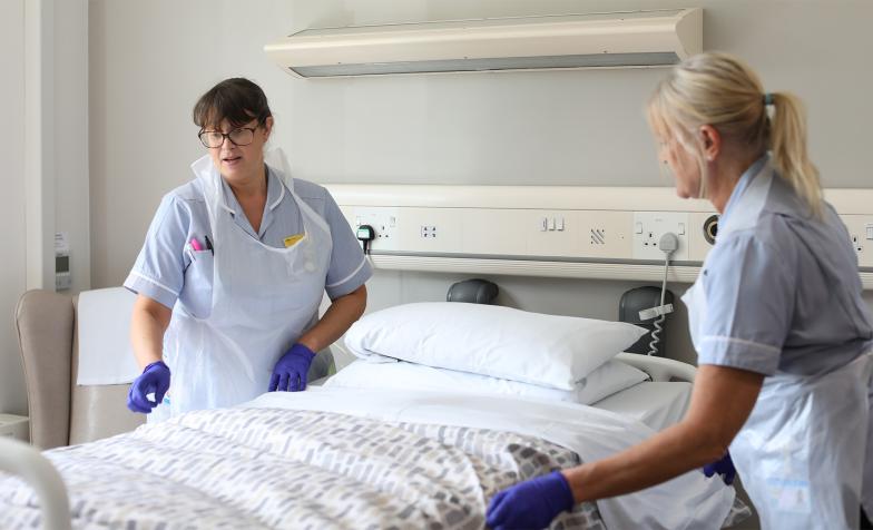 Hospice UK warns of '300 closed beds' in English hospices