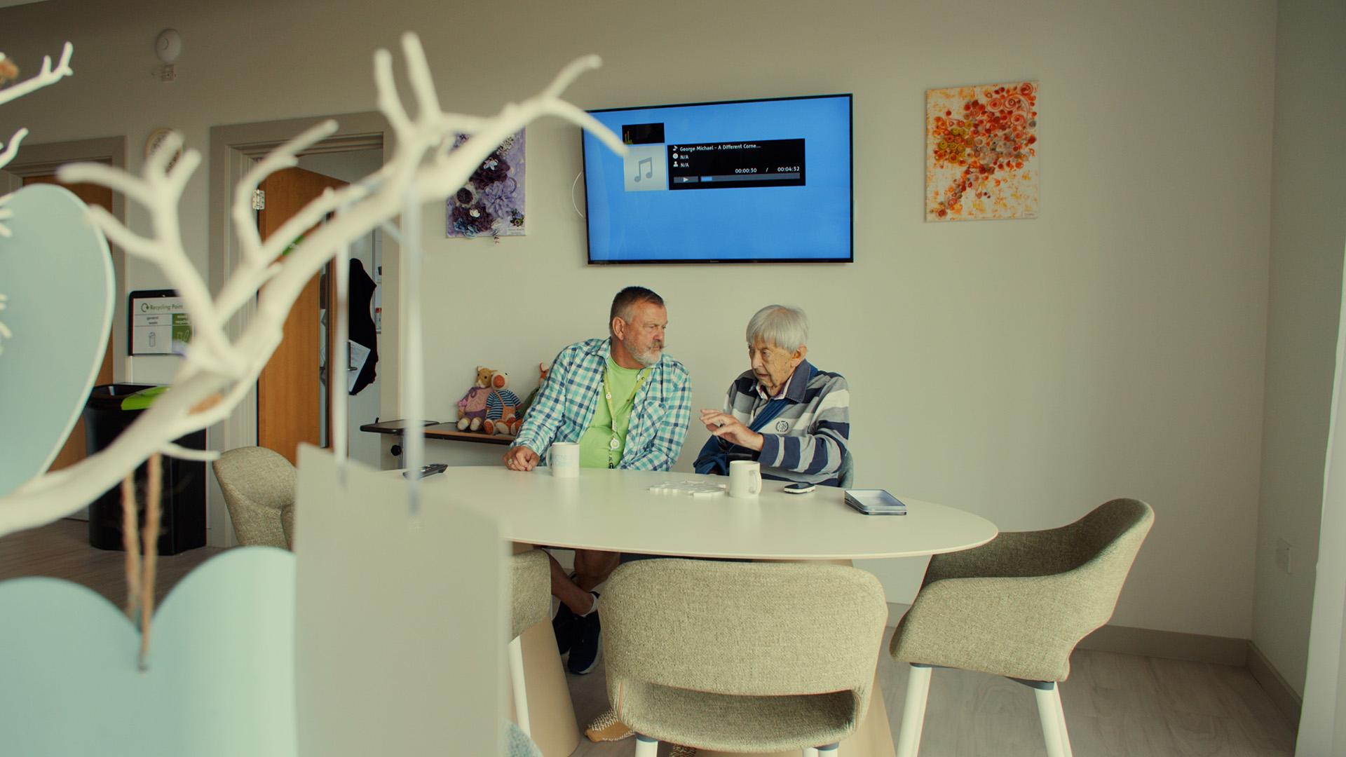 Graham spends time getting to know patients in his role as a volunteer at Thames Hospice