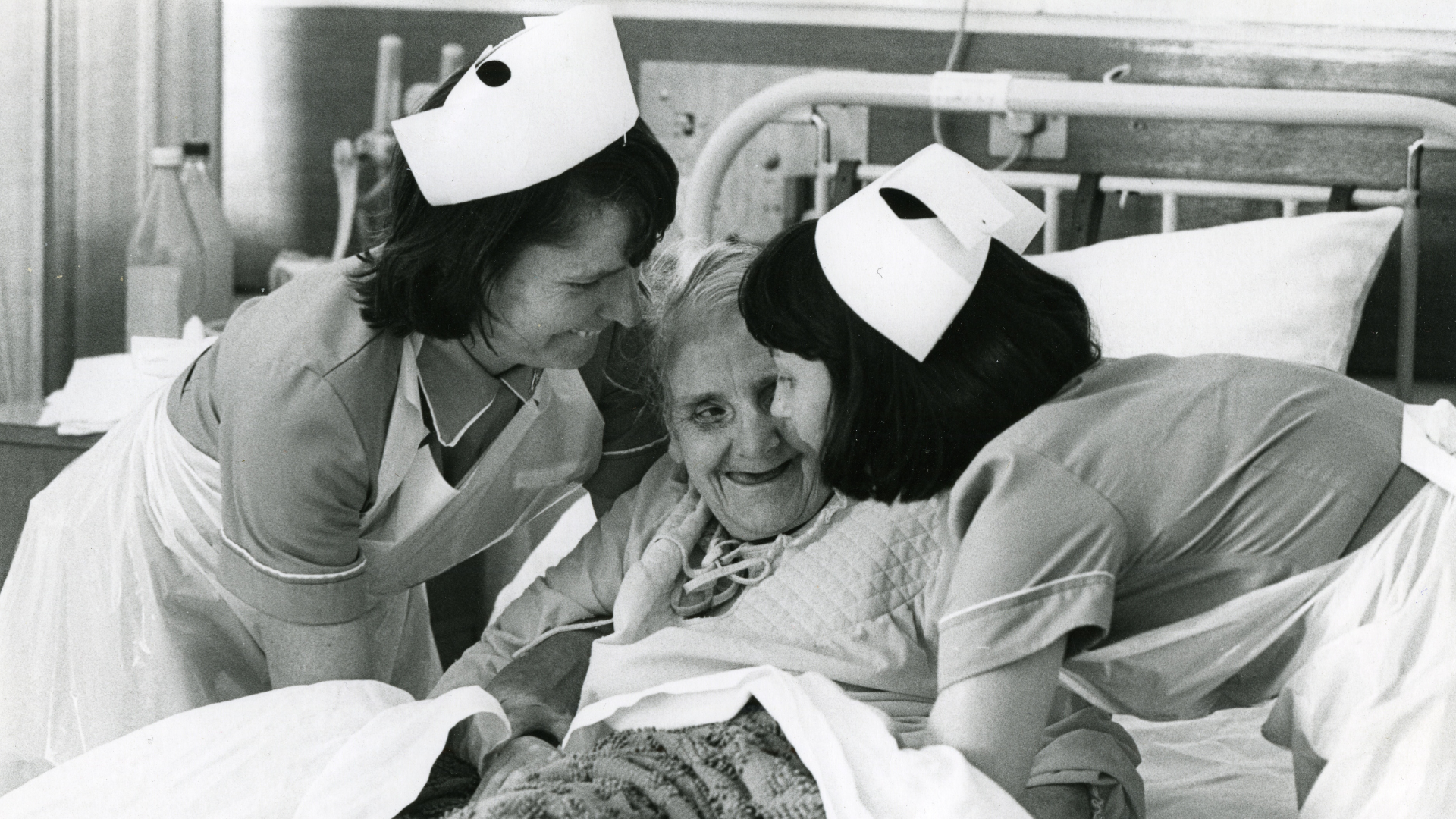 Nurses with a patient in the early days of modern hospice care