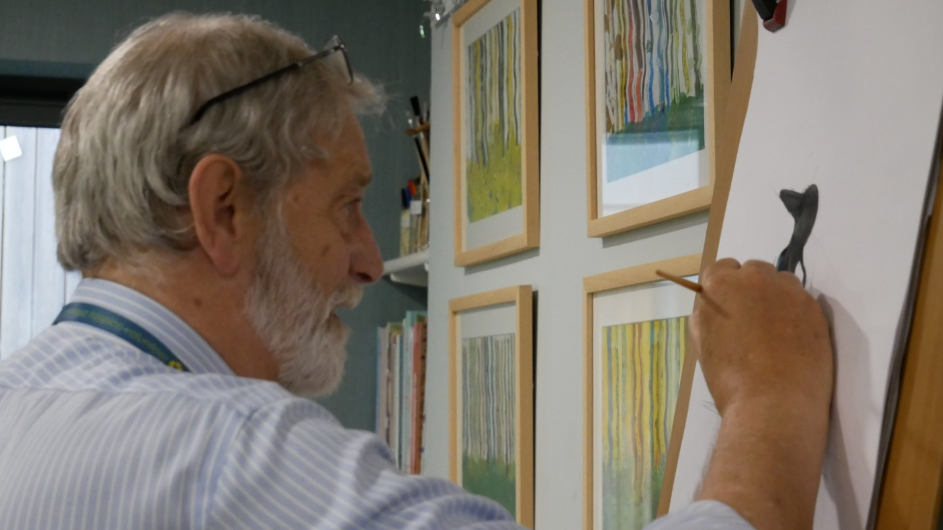 Volunteer running art group at hospice