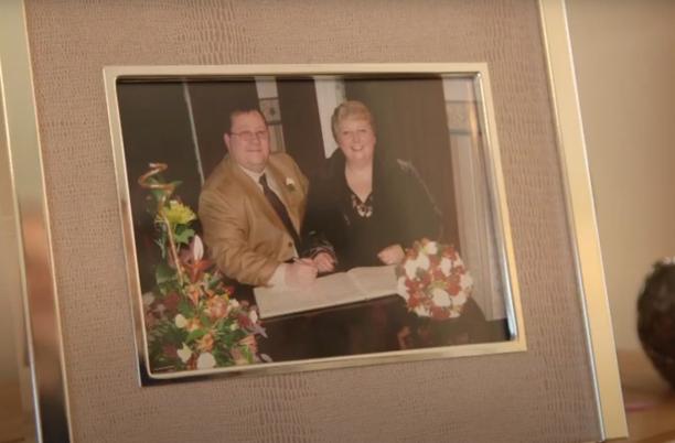 Homeward Bound tells the true story of Lesley and her husband Seth Goodburn, who died of pancreatic cancer after a short history of feeling unwell