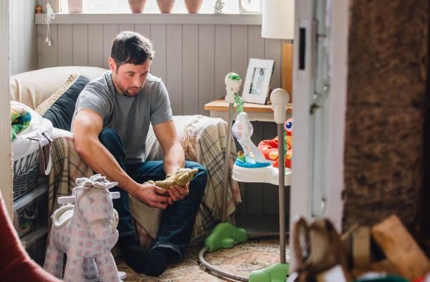 Find information on how to approach supporting bereaved employees, including bereavement leave, what to say, returning to work, and common responses to grief