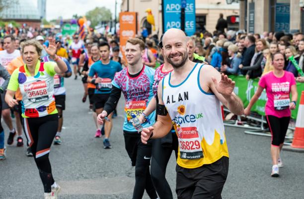 Alan Hunter ran the London Marathon for his Dad and Rennie Grove Hospice Care