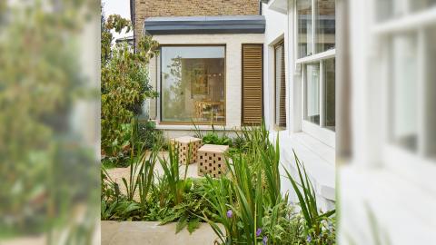 Tom Hoblyn's garden design style on one of his recent client projects
